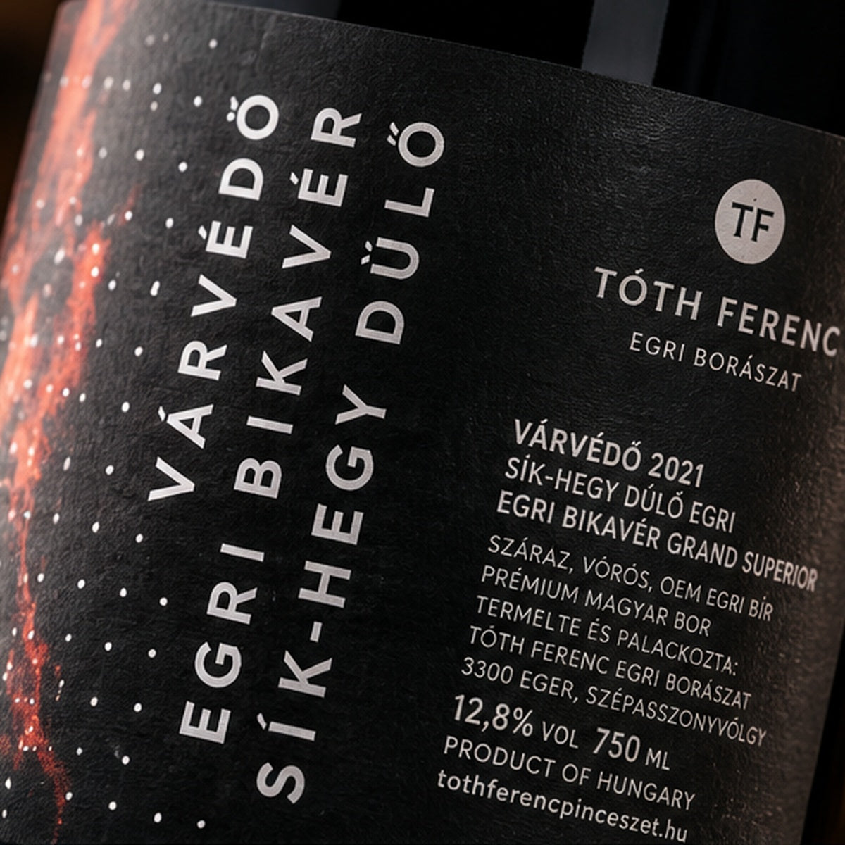 Tóth Ferenc Várvédő Egri Bikavér Grand Superior 2021 Sík-hegy label